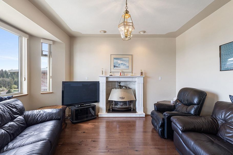 547 Tempe Crescent North Vancouver, BC - 7