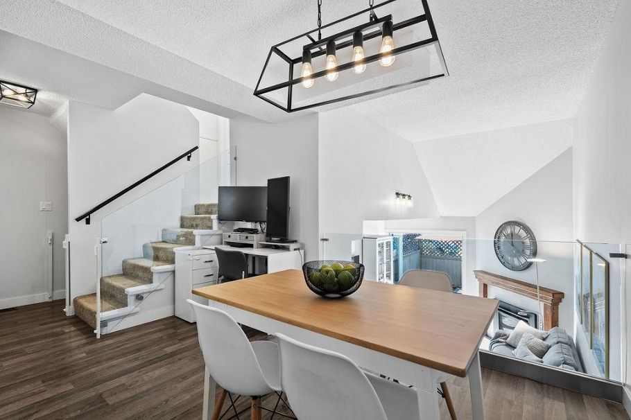 26 230 W 15th Street North Vancouver, BC - 9