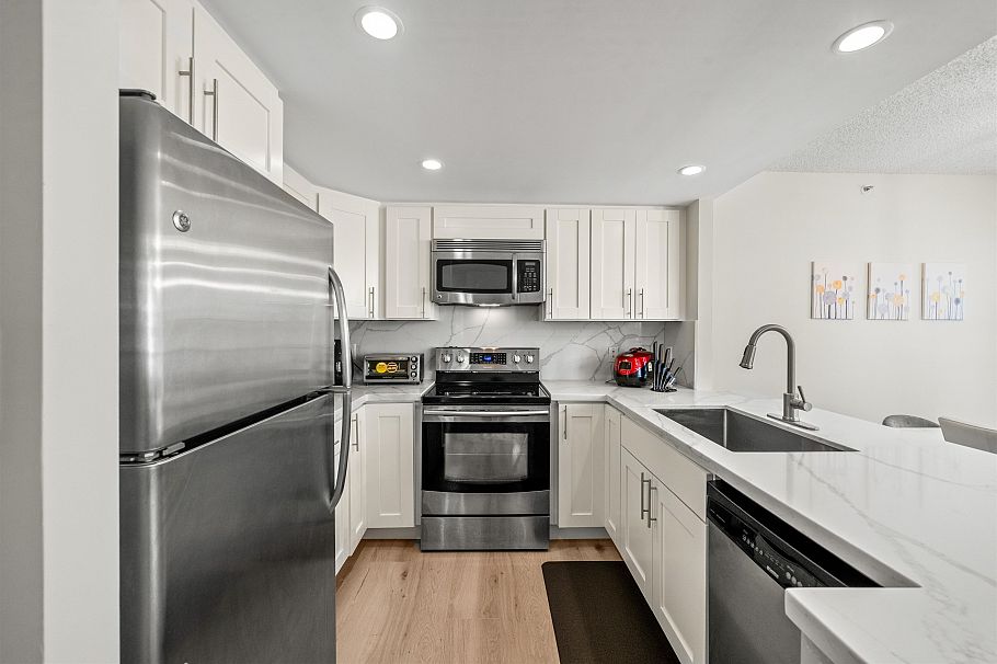 706 867 Hamilton Street Vancouver, BC - 4