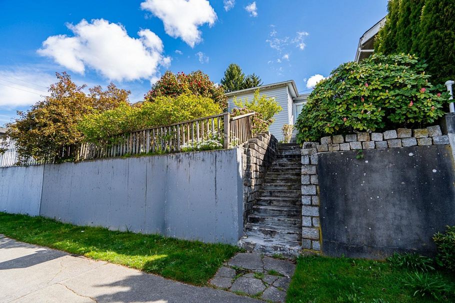 4712 Victoria Drive Vancouver, BC - 2