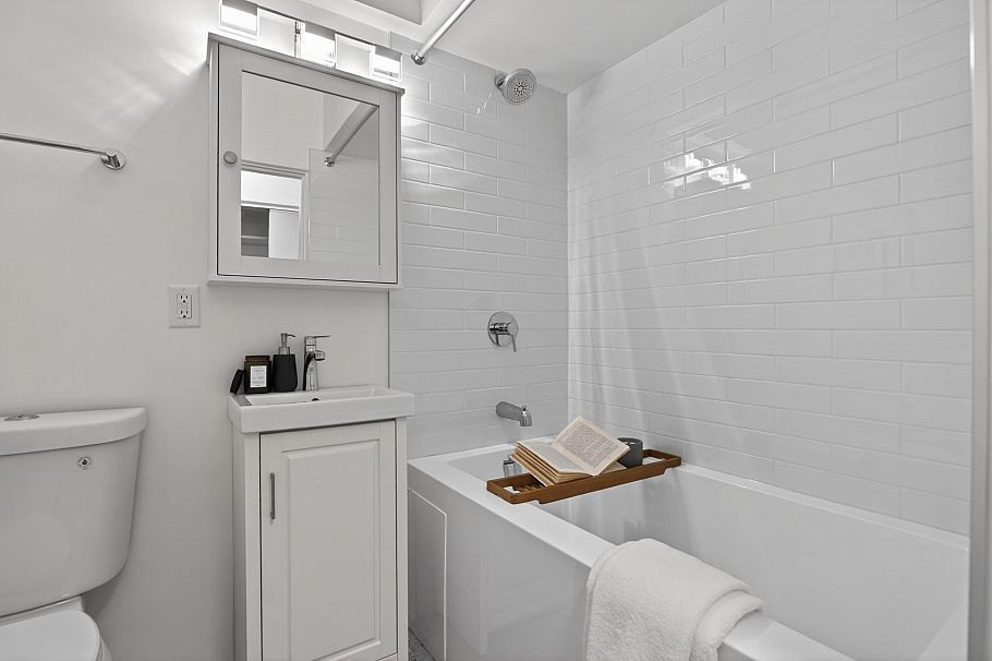 207 1879 Barclay Street Vancouver, BC - 20