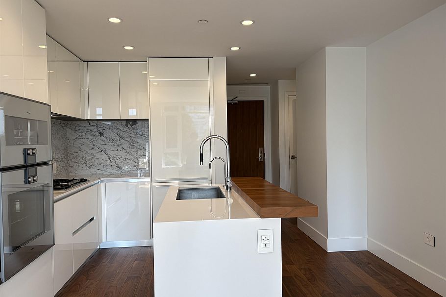 405 389 W 59th Avenue Vancouver, BC - 3