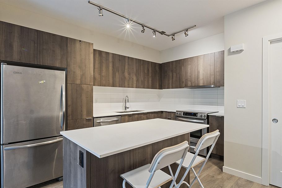 8 3728 Thurston Street Burnaby, BC - 3