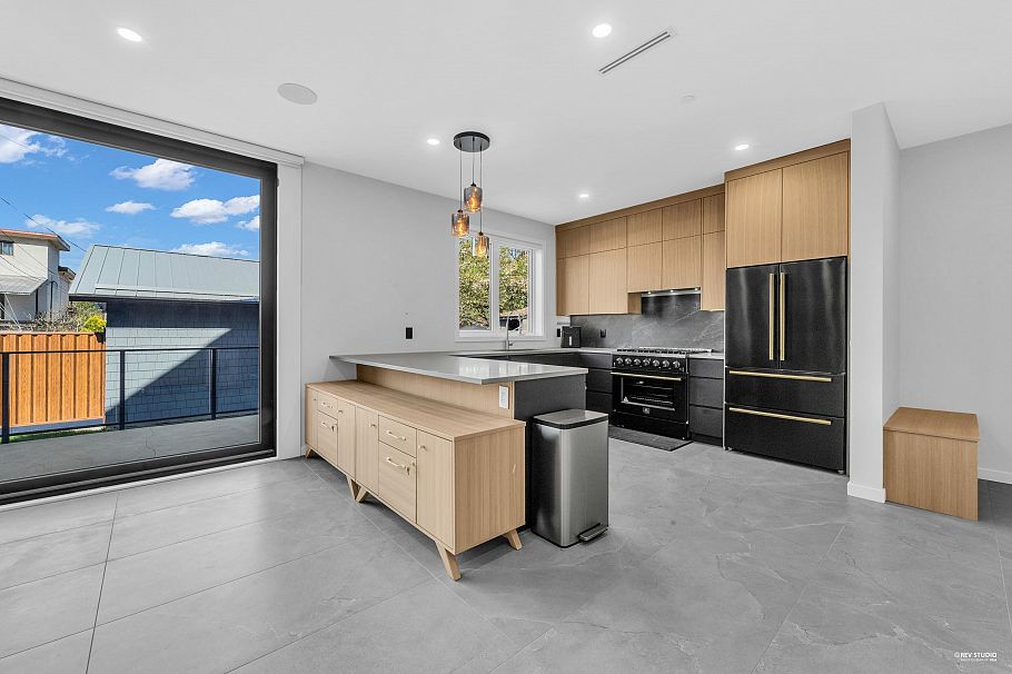 2 2091 E 20th Avenue Vancouver, BC - 7