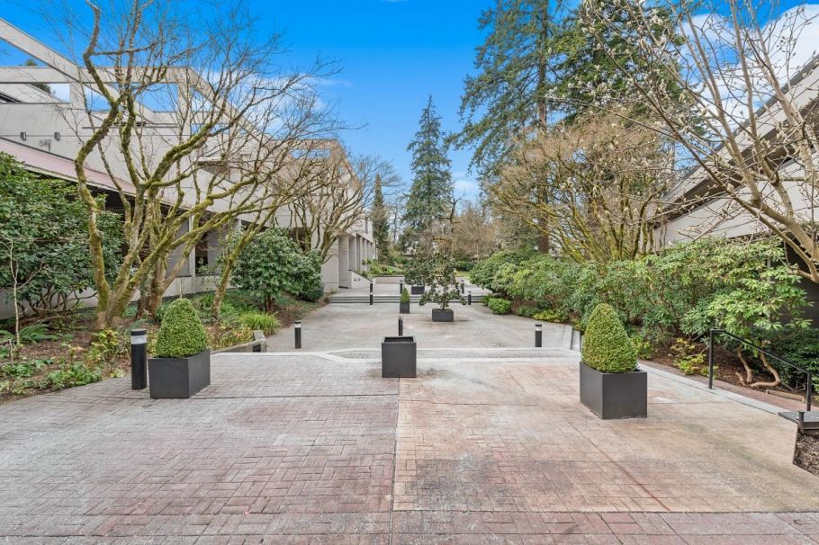 106 4900 Cartier Street Vancouver, BC - 2