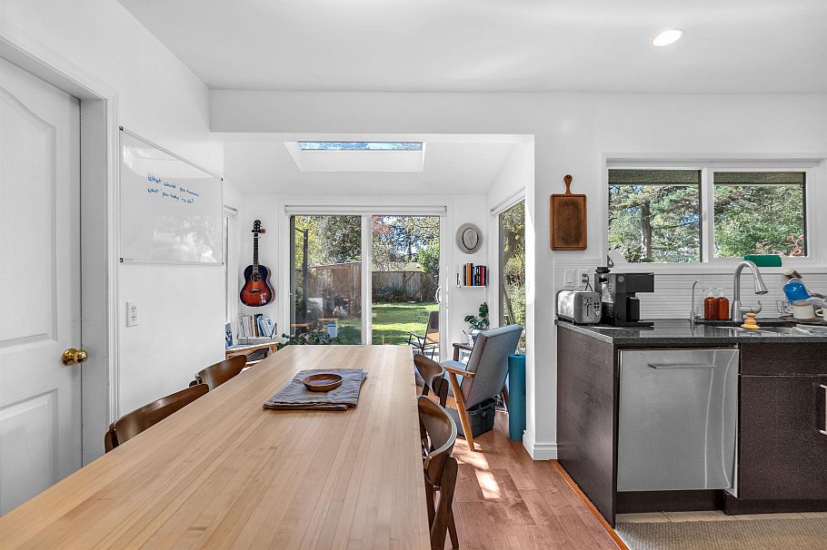 825 W 20th Street North Vancouver, BC - 8