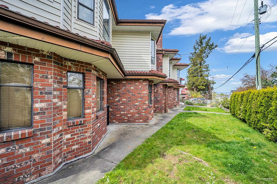 3088 School Avenue Vancouver, BC - 5