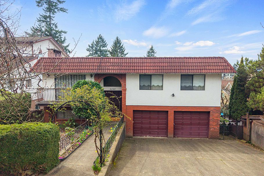 3237 Dumfries Street Vancouver, BC - 2