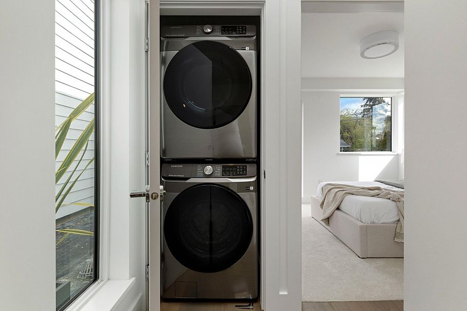 1 328 W 14th Street North Vancouver, BC - 16