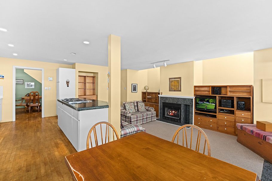 4367 W 15th Avenue Vancouver, BC - 17