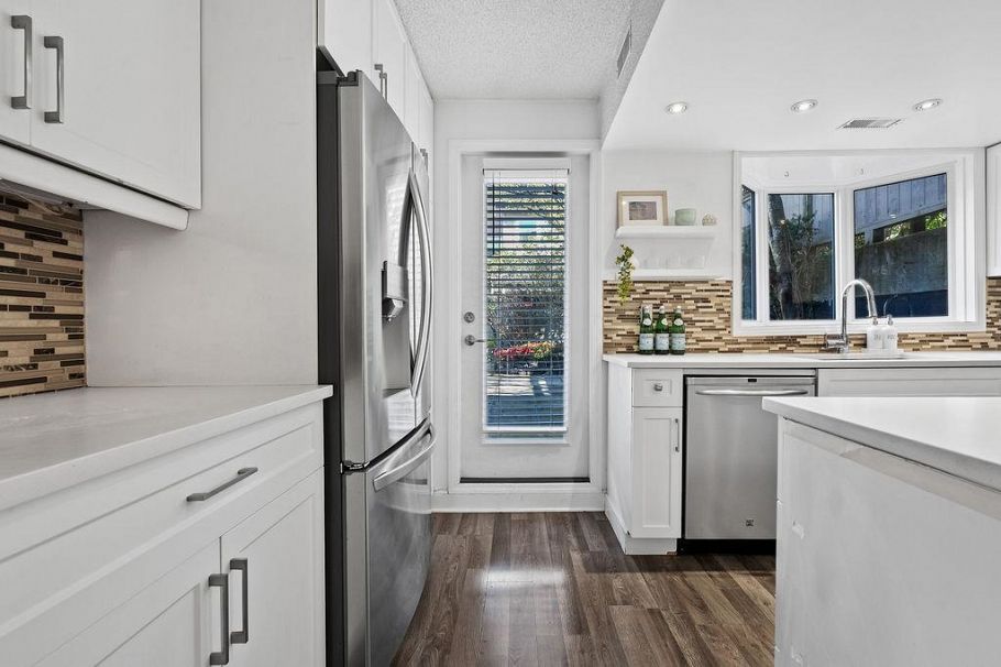 26 230 W 15th Street North Vancouver, BC - 13