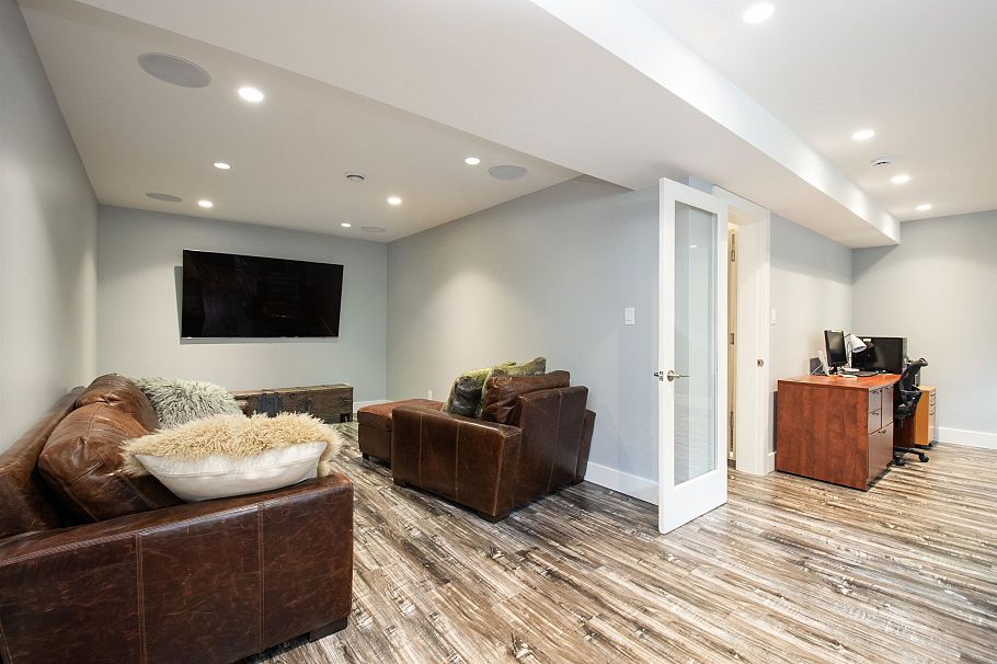 2551 Hyannis Point North Vancouver, BC - 36