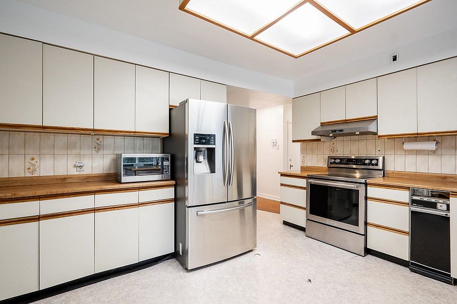 1440 Mountain Highway North Vancouver, BC - 16
