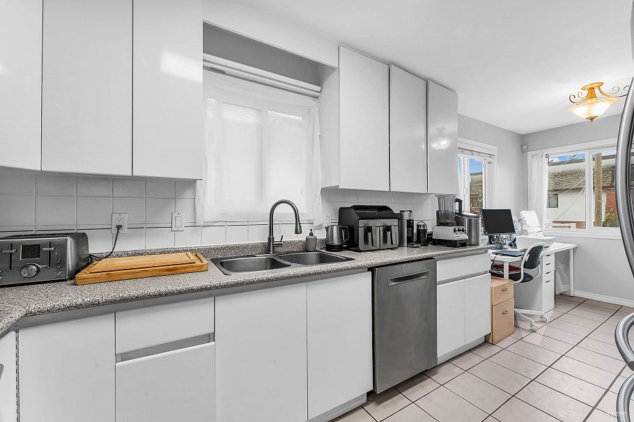 2808 Horley Street Vancouver, BC - 16