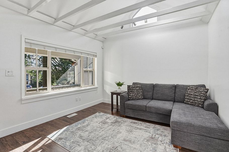 3015 Royal Avenue North Vancouver, BC - 5