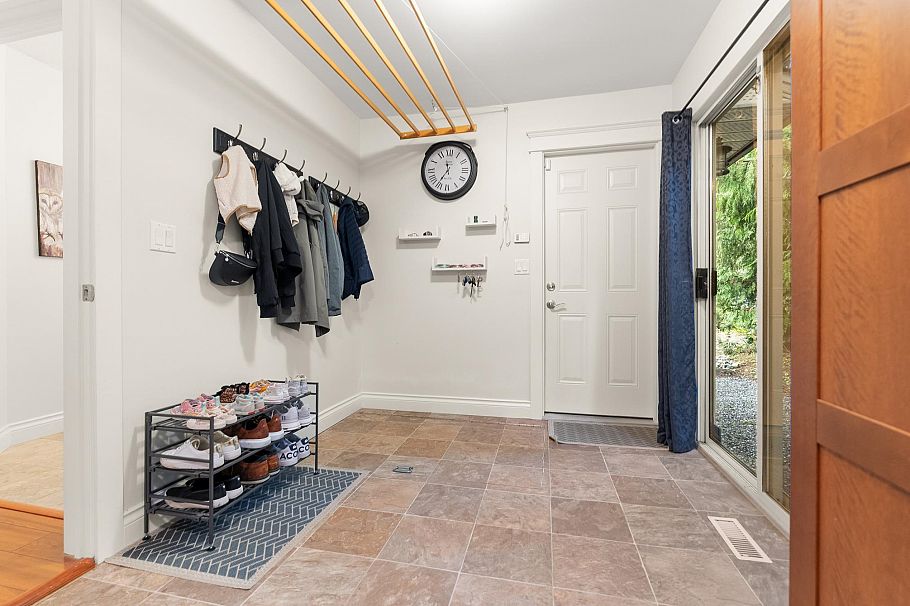 1530 Lighthall Court North Vancouver, BC - 29