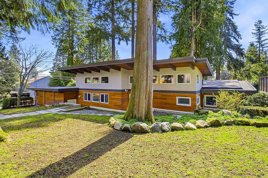 672 E St James Road North Vancouver, BC - 3