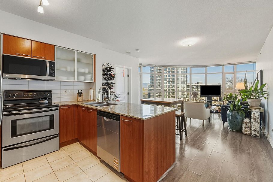 751 1483 E King Edward Avenue Vancouver, BC - 9