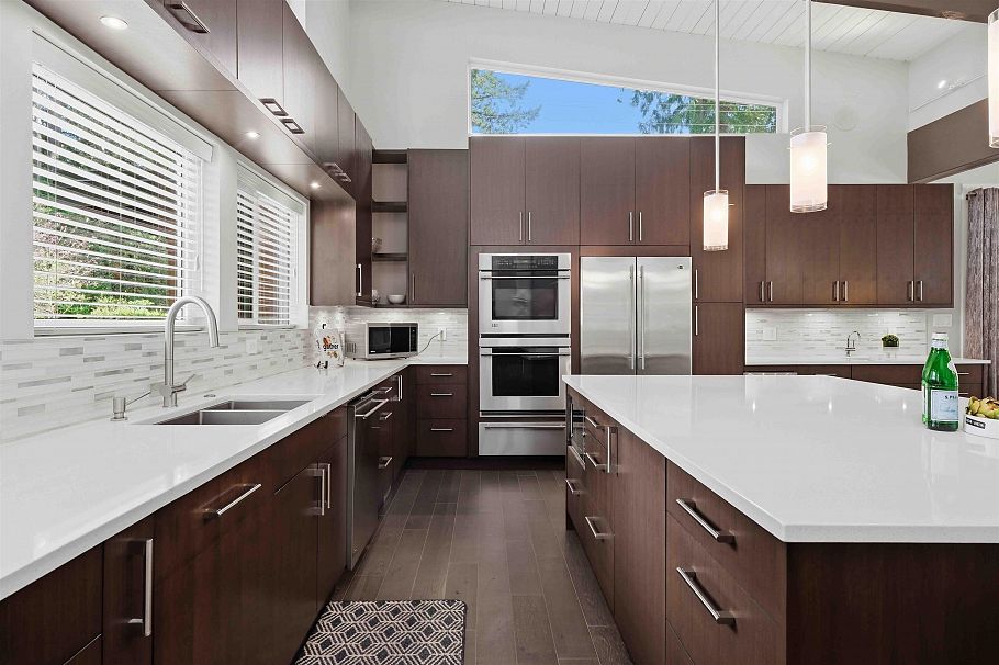 672 E St James Road North Vancouver, BC - 29