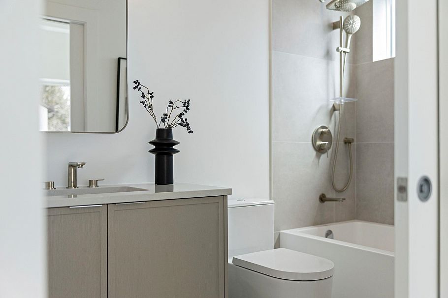 1 328 W 14th Street North Vancouver, BC - 15