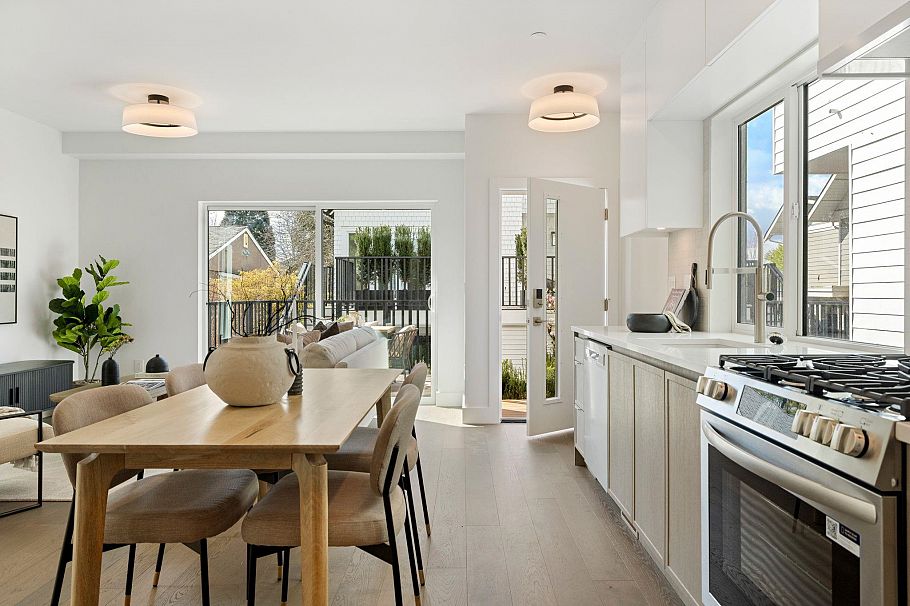 1 328 W 14th Street North Vancouver, BC - 4