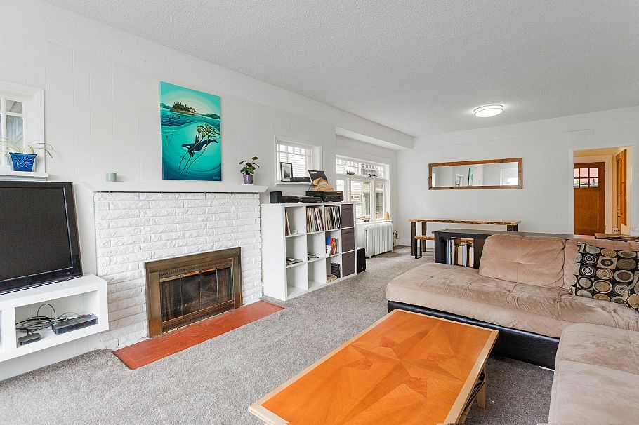 3086 W 2nd Avenue Vancouver, BC - 4