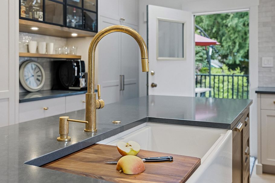 1335 Ridgewood Drive North Vancouver, BC - 12