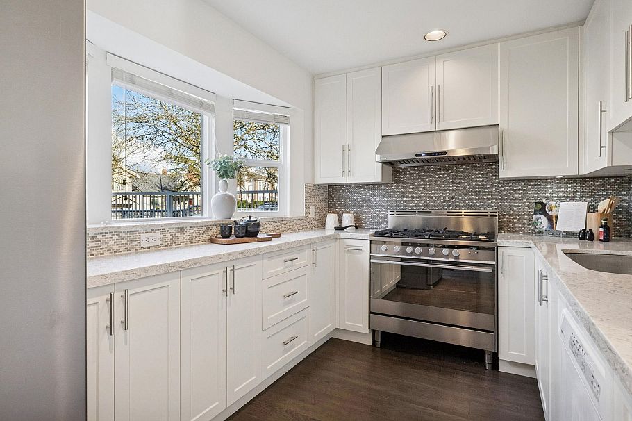 2748 E 23rd Avenue Vancouver, BC - 8