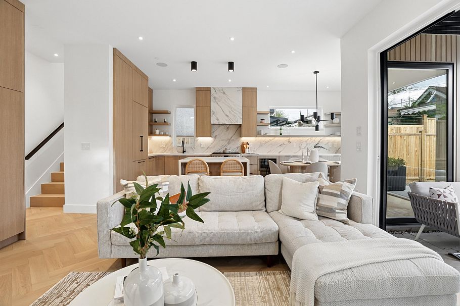 2 2130 E 2 Avenue Vancouver, BC - 13