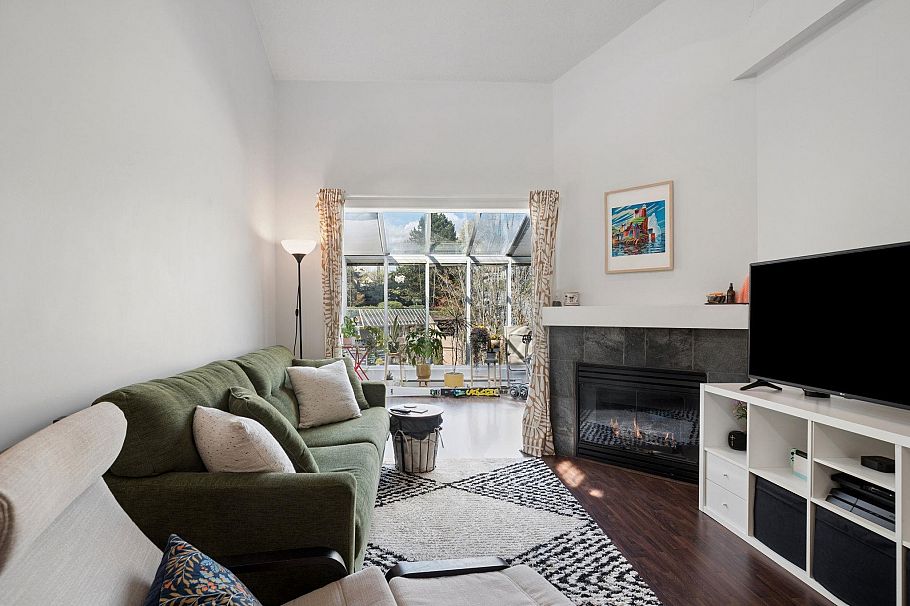 409 3768 Hastings Street Burnaby, BC - 4