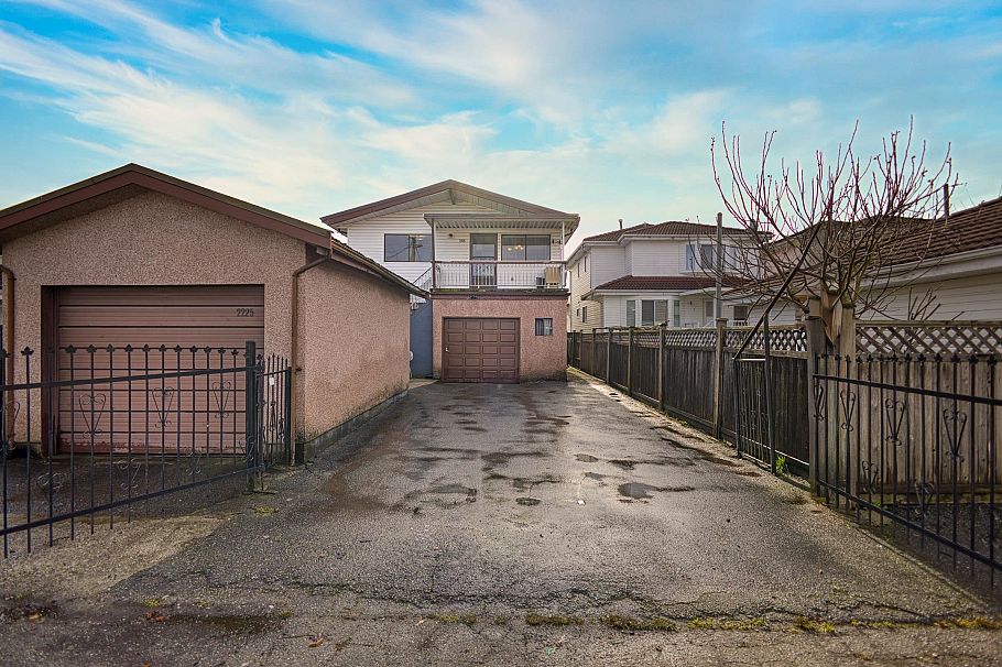 2225 E 35th Avenue Vancouver, BC - 27