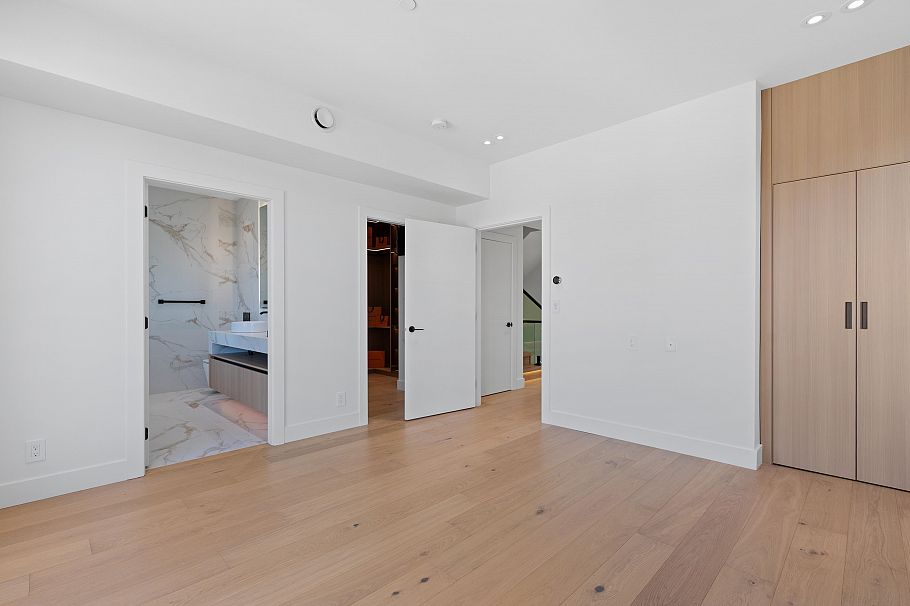 2111 E 46th Avenue Vancouver, BC - 15