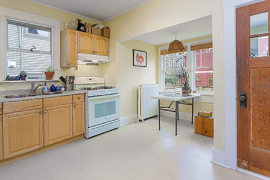 3086 W 2nd Avenue Vancouver, BC - 5