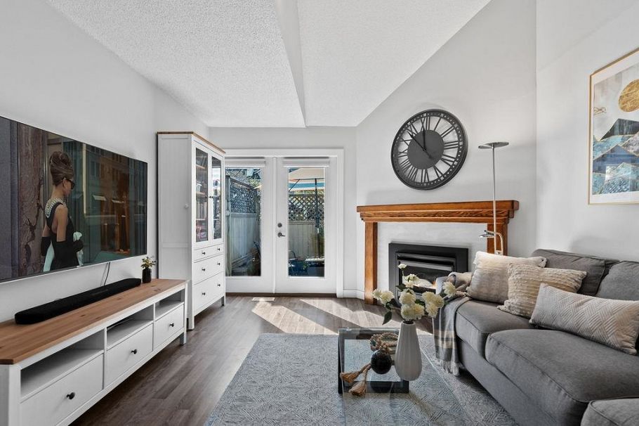 26 230 W 15th Street North Vancouver, BC - 5