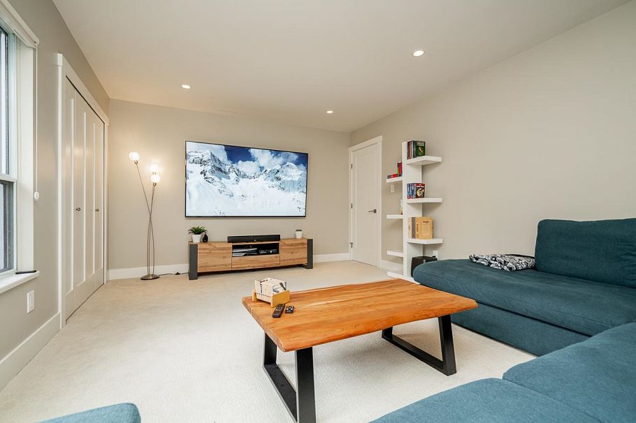 22 4055 Indian River Drive North Vancouver, BC - 19