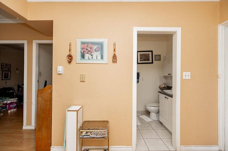 4712 Victoria Drive Vancouver, BC - 10