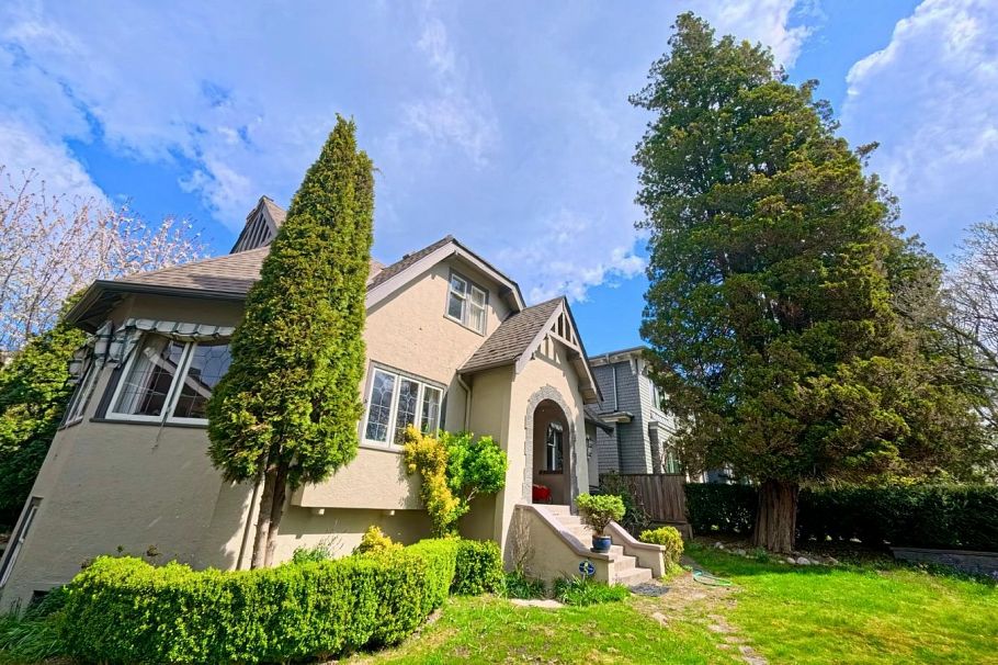 3425 W 33rd Avenue Vancouver, BC - 3