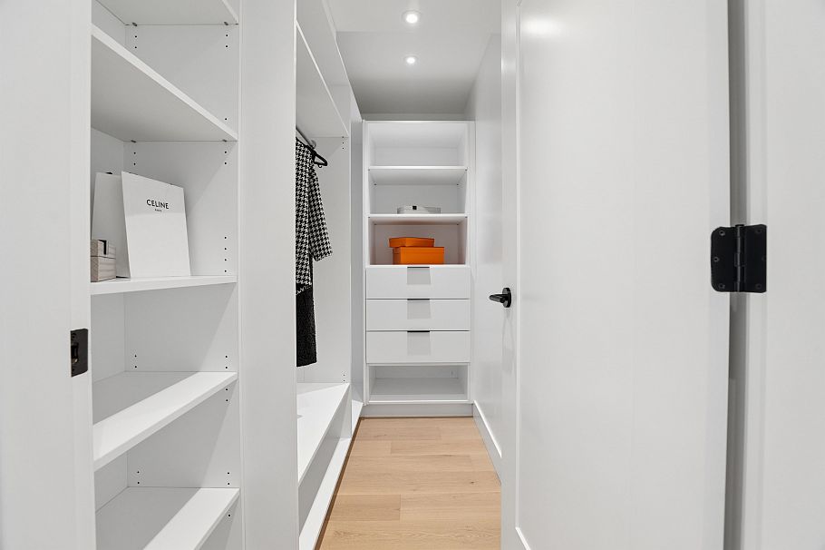 2 2130 E 2 Avenue Vancouver, BC - 17