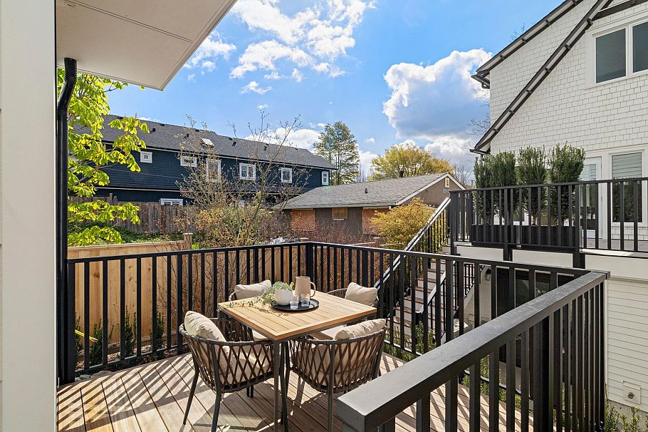 1 328 W 14th Street North Vancouver, BC - 21