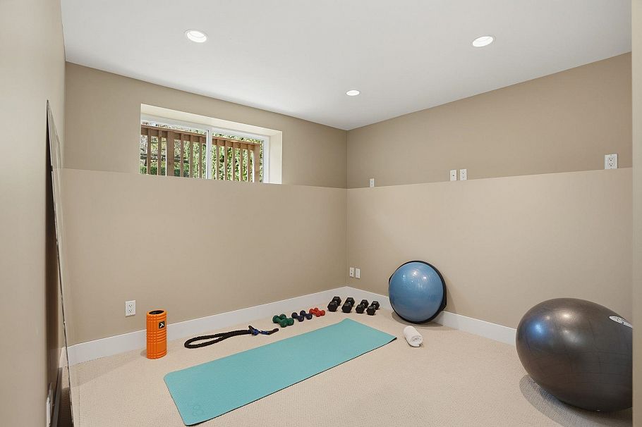 1491 Norton Court North Vancouver, BC - 32