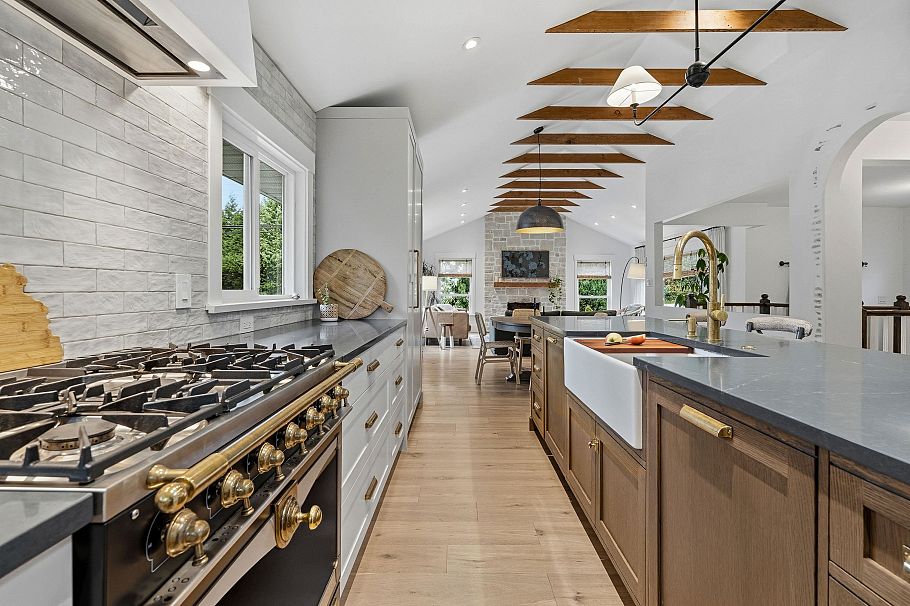 1335 Ridgewood Drive North Vancouver, BC - 13