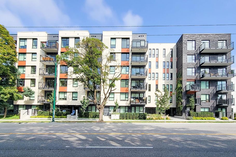 401 2235 E Broadway Vancouver, BC - 1