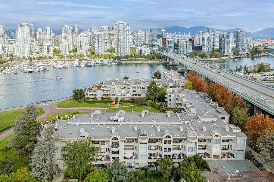 311 1869 Spyglass Place Vancouver, BC - 1