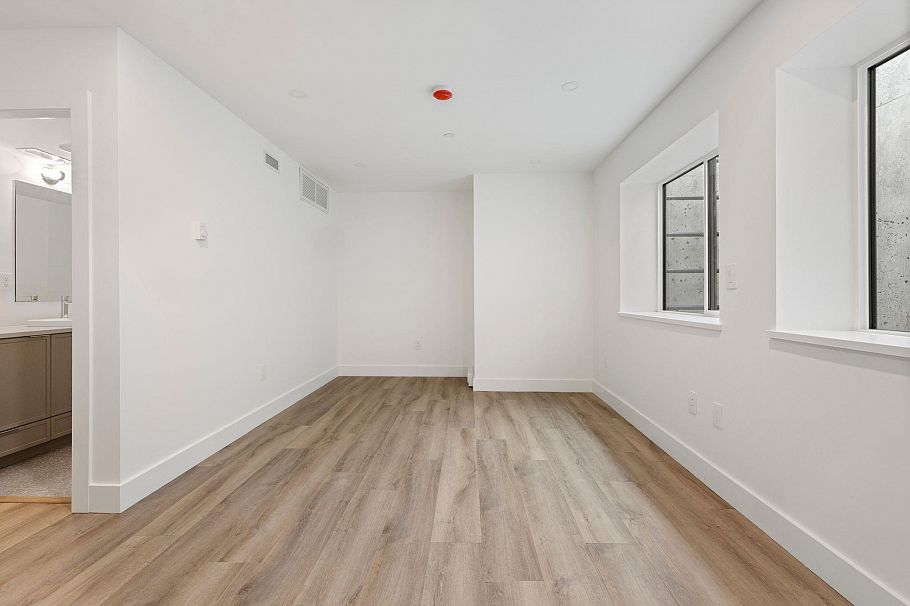 1 328 W 14th Street North Vancouver, BC - 17