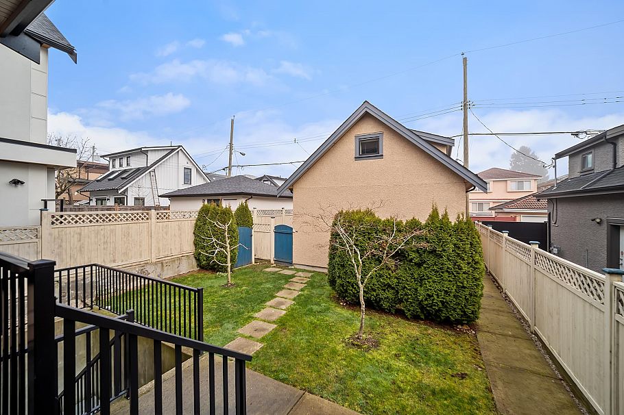 8068 Haig Street Vancouver, BC - 25