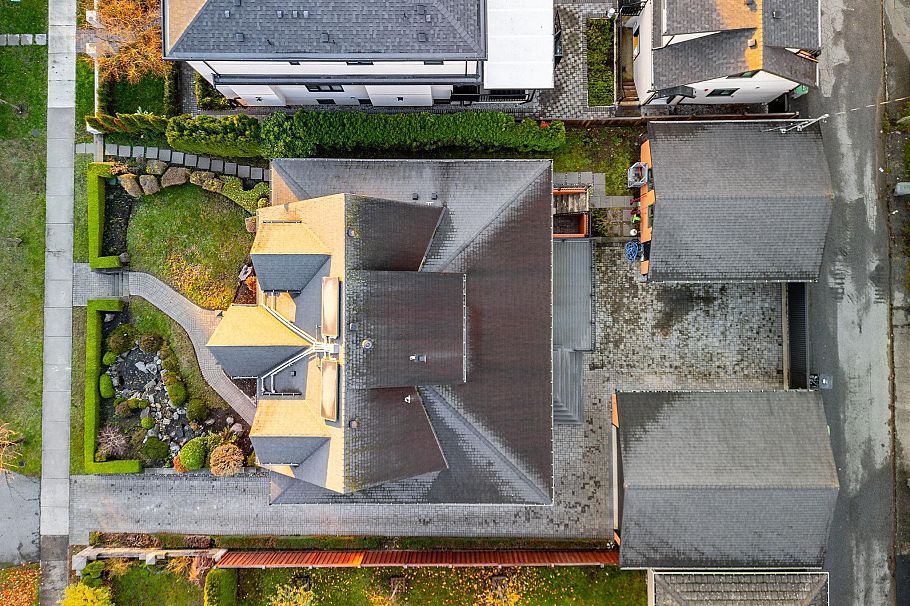 617 E 52nd Avenue Vancouver, BC - 2