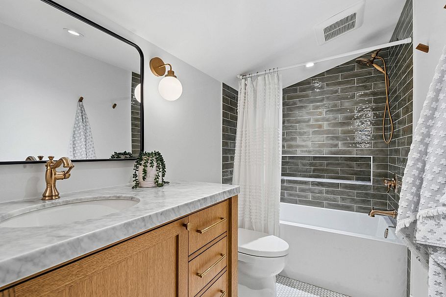 1335 Ridgewood Drive North Vancouver, BC - 26