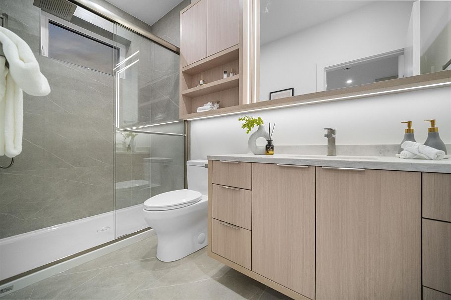 2 3623 Triumph Street Vancouver, BC - 19