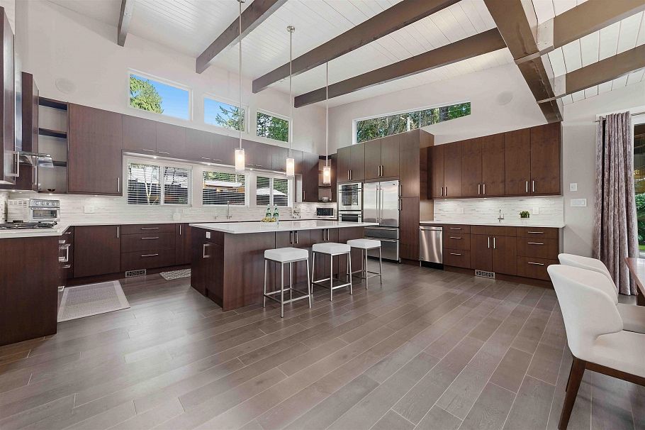 672 E St James Road North Vancouver, BC - 24