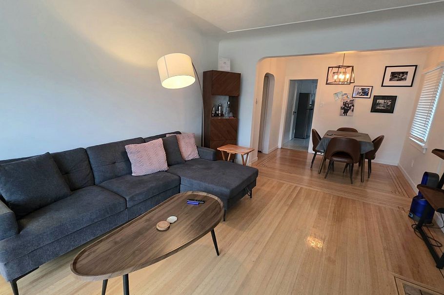 2622 Charles Street Vancouver, BC - 2